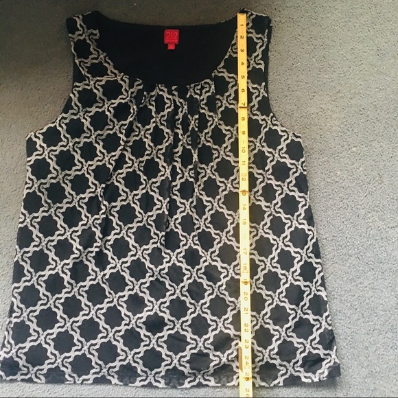 212 Black / White Sleevless Blouse - Picture 7 of 10